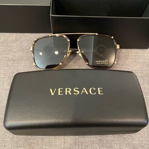 NWB 2021 Versace runway collection unisex Havana